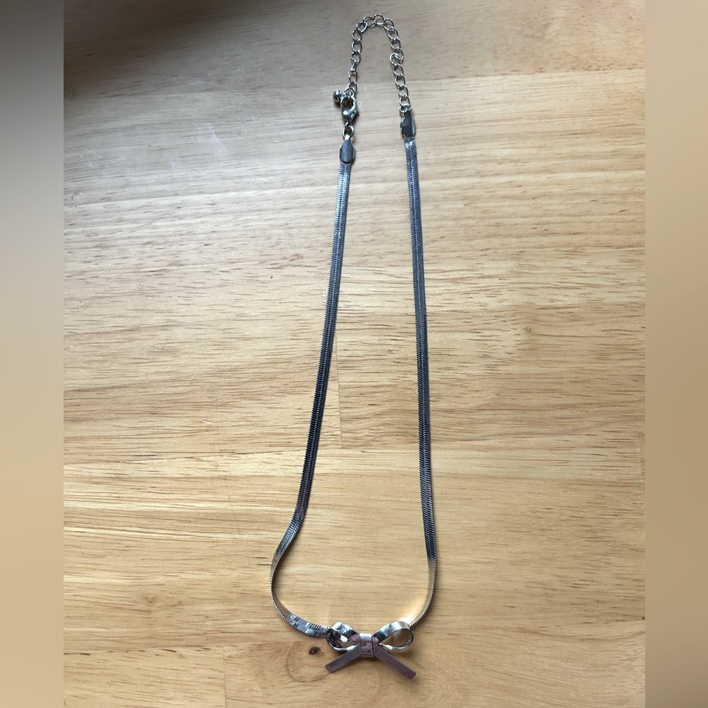 Silver bow choker necklace
